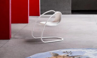 Timeles Stuhl mit Bezug aus Leder