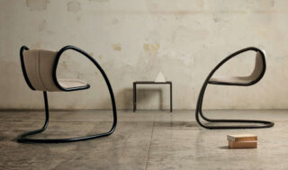 Timeless Stuhl mit Bezug aus Trevira CS; FI08-Tortora-Toupe